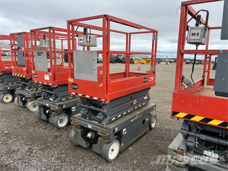 SkyJack SJIII3219 Electric Scissor Lift Šķerveida pacēlāji
