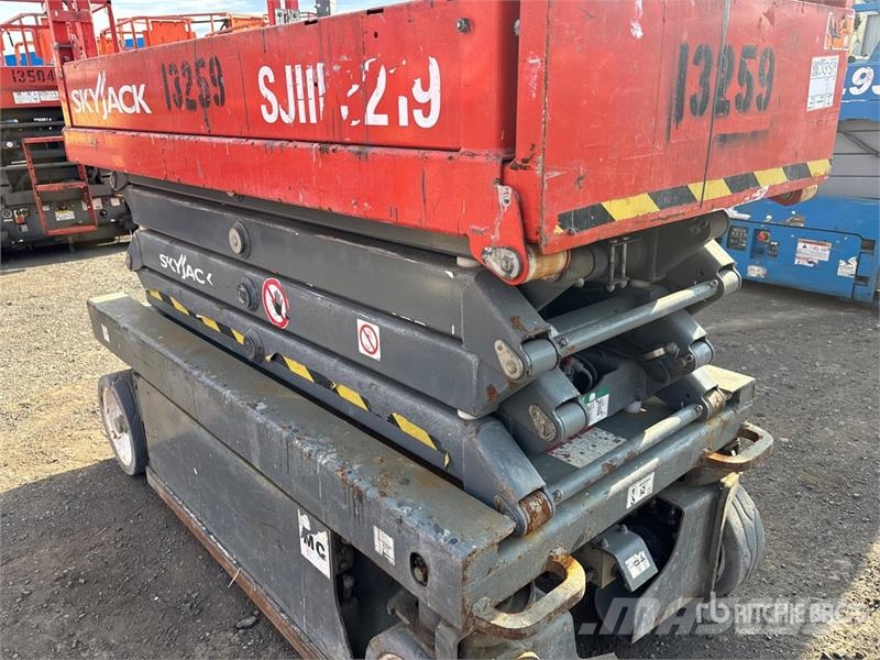 SkyJack SJIII3219 Electric Scissor Lift Šķerveida pacēlāji