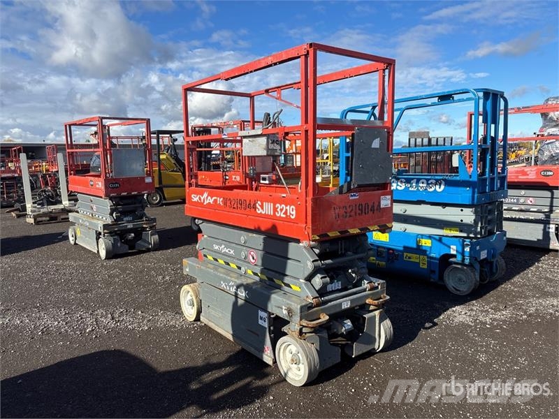 SkyJack SJIII3219 Electric Scissor Lift Šķerveida pacēlāji