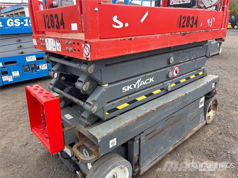 SkyJack SJIII3219 Electric Scissor Lift Šķerveida pacēlāji