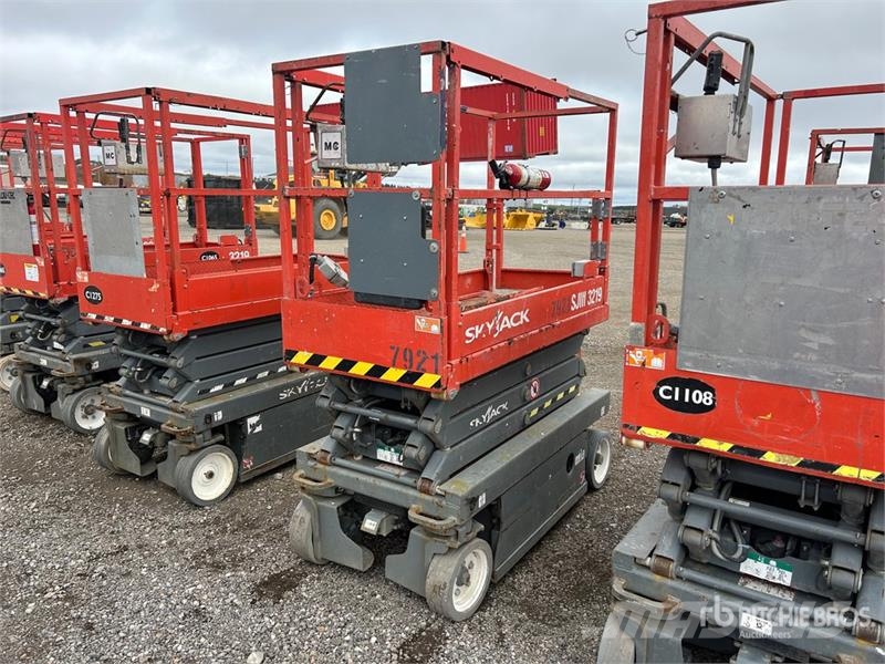 SkyJack SJIII3219 Electric Scissor Lift Šķerveida pacēlāji