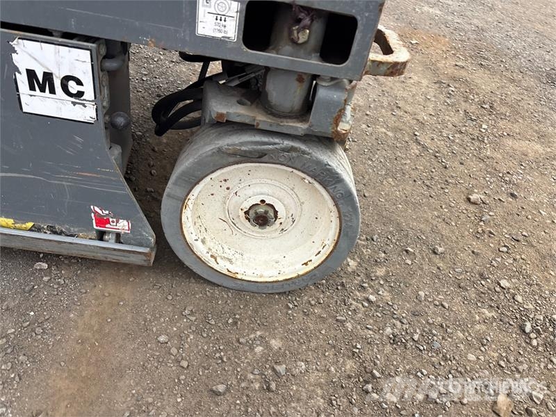 SkyJack SJIII3219 Electric Scissor Lift Šķerveida pacēlāji