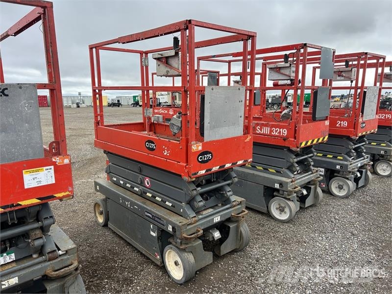 SkyJack SJIII3219 Electric Scissor Lift Šķerveida pacēlāji