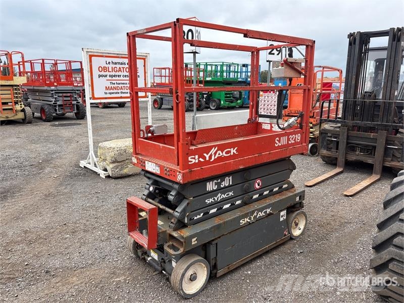 SkyJack SJIII3219 Electric Scissor Lift Šķerveida pacēlāji