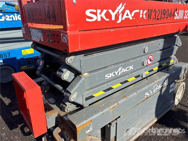 SkyJack SJIII3219 Electric Scissor Lift Šķerveida pacēlāji