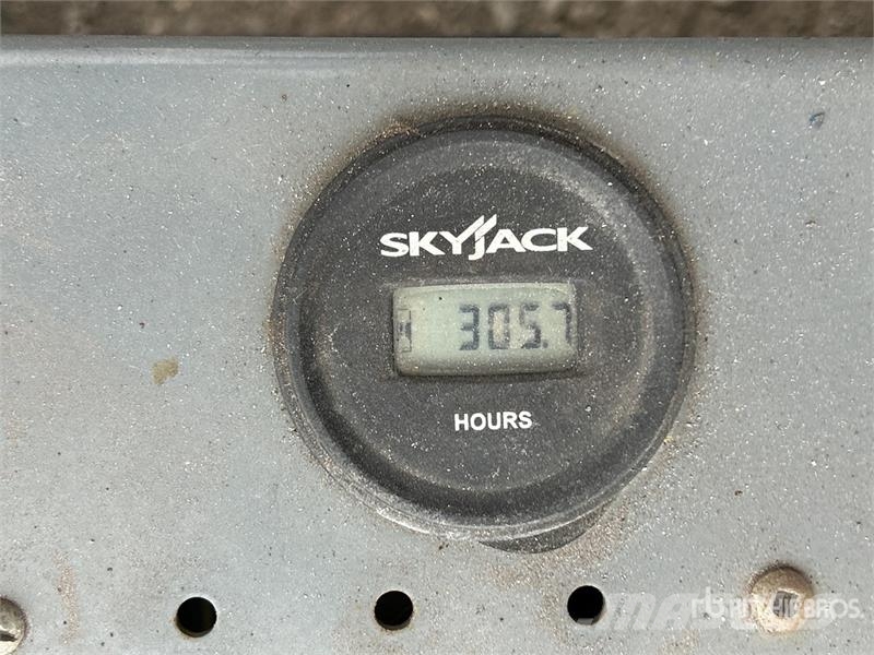 SkyJack SJIII3219 Electric Scissor Lift Šķerveida pacēlāji