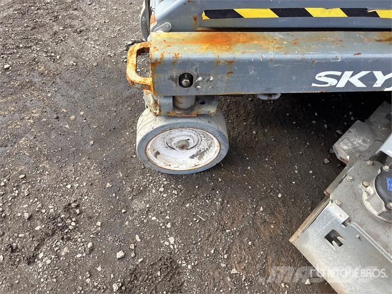 SkyJack SJIII3219 Electric Scissor Lift Käärtõstukid