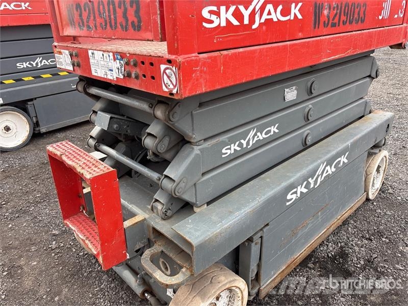 SkyJack SJIII3219 Electric Scissor Lift Šķerveida pacēlāji