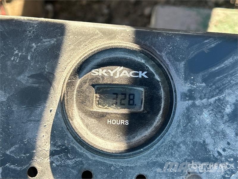 SkyJack SJIII3219 Electric Scissor Lift Šķerveida pacēlāji