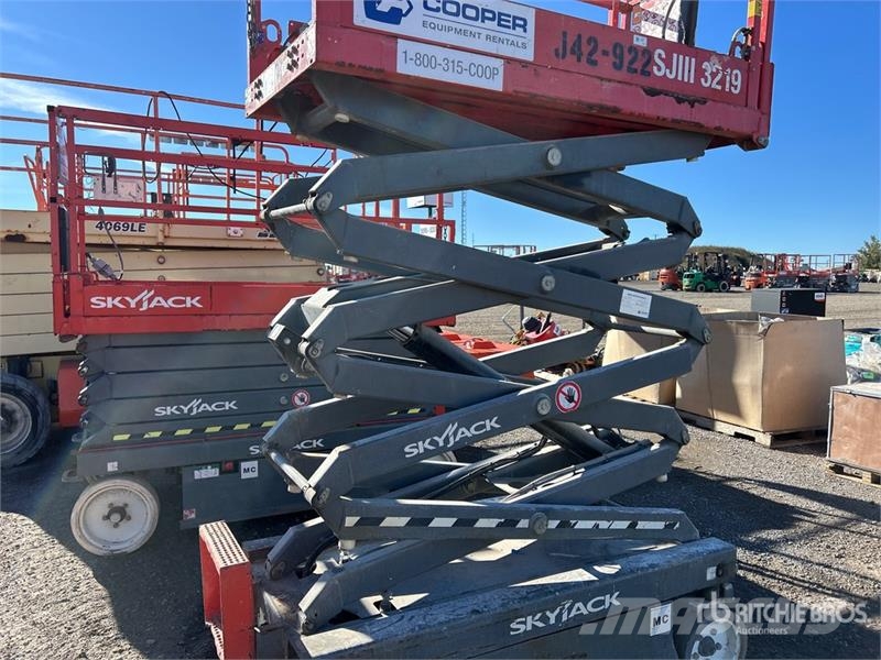 SkyJack SJIII3219 Electric Scissor Lift Šķerveida pacēlāji