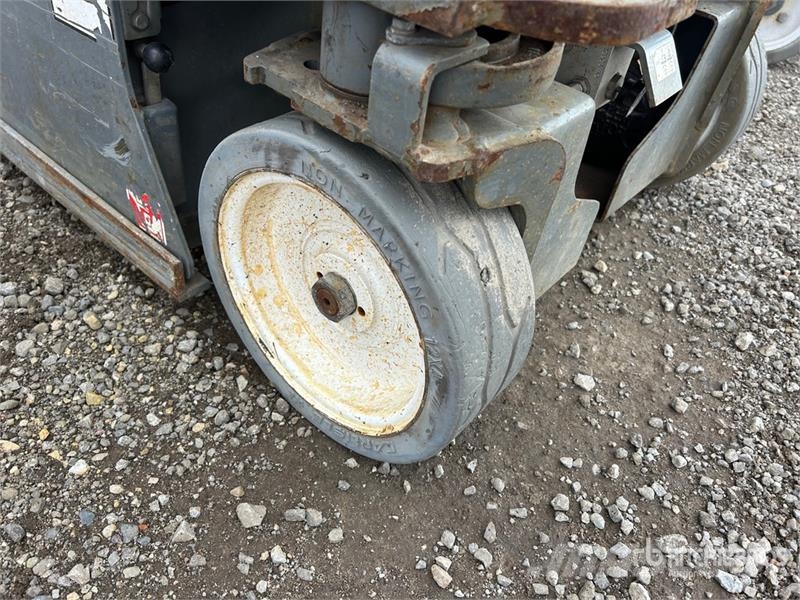 SkyJack SJIII3219 Electric Scissor Lift Šķerveida pacēlāji