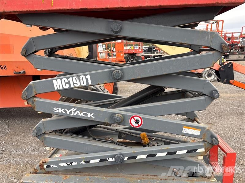 SkyJack SJIII3219 Electric Scissor Lift Šķerveida pacēlāji