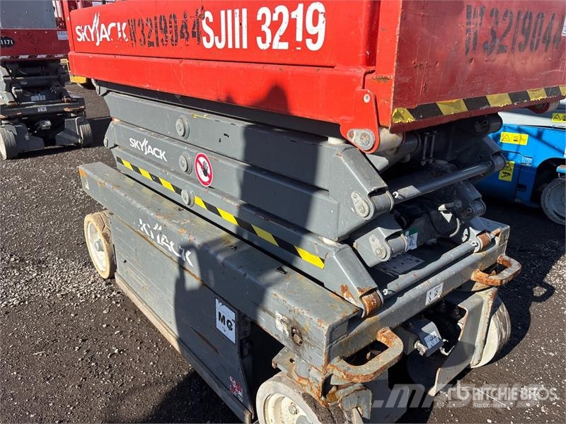 SkyJack SJIII3219 Electric Scissor Lift Šķerveida pacēlāji