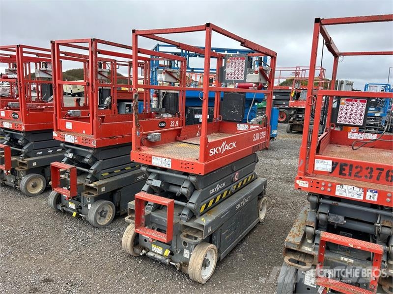 SkyJack SJIII3219 Electric Scissor Lift Šķerveida pacēlāji