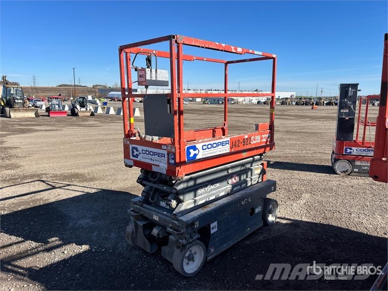 SkyJack SJIII3219 Electric Scissor Lift Šķerveida pacēlāji