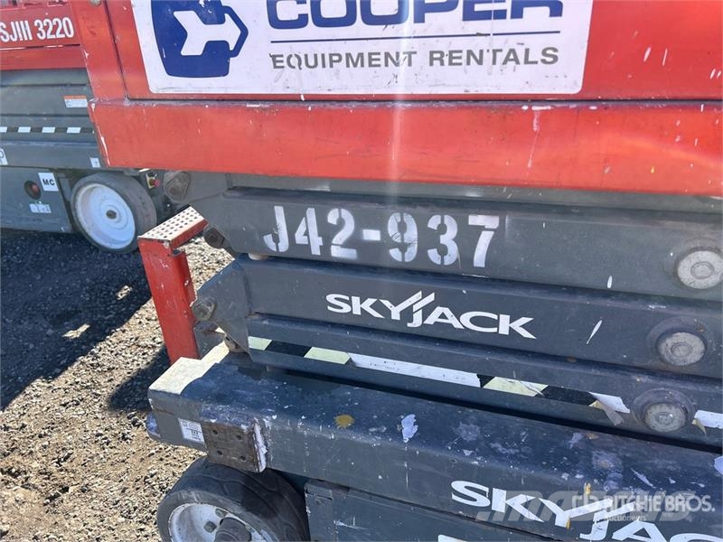 SkyJack SJIII3219 Electric Scissor Lift Šķerveida pacēlāji