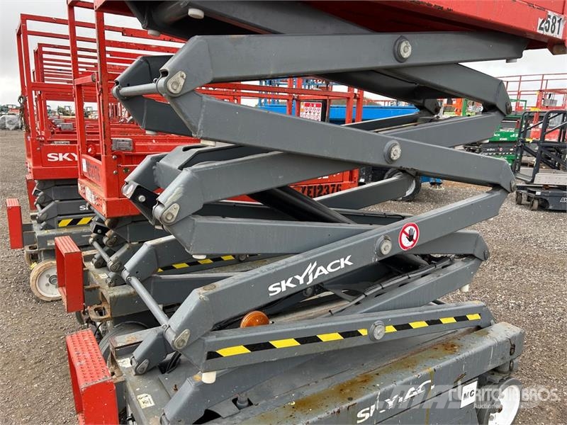 SkyJack SJIII3219 Electric Scissor Lift Šķerveida pacēlāji