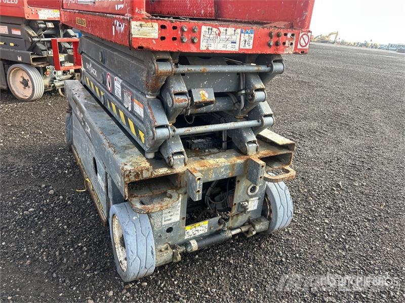 SkyJack SJIII3219 Electric Scissor Lift (Inoperable) رافعات مقصية الشكل