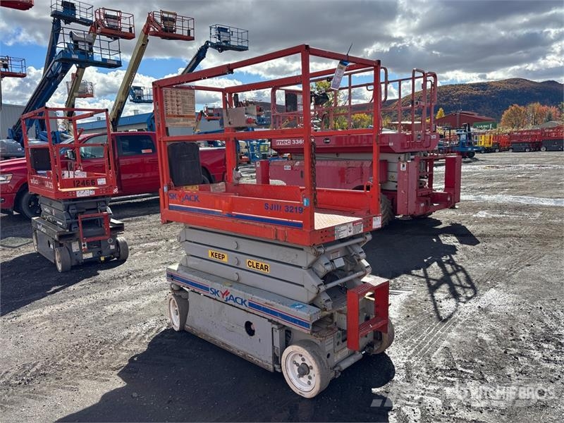 SkyJack SJIII3219 Electric Scissor Lift رافعات مقصية الشكل