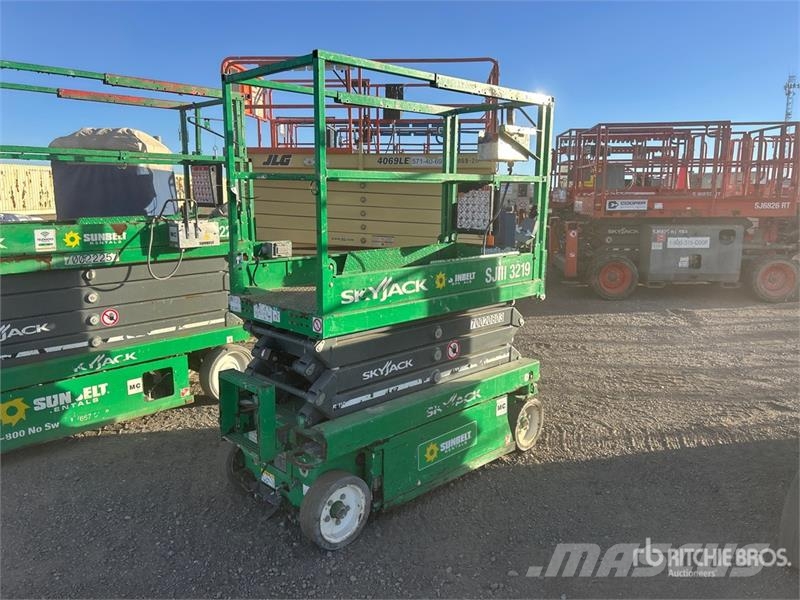SkyJack SJIII3219 Electric Scissor Lift Šķerveida pacēlāji