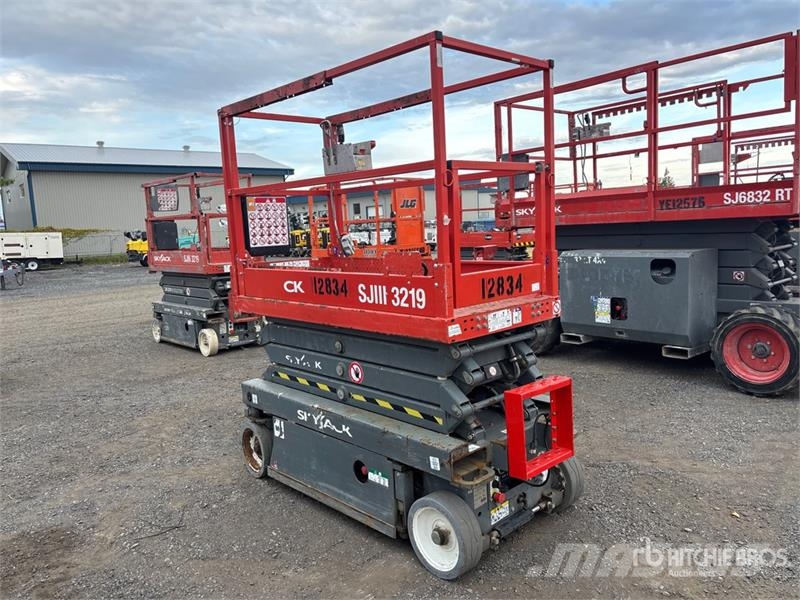 SkyJack SJIII3219 Electric Scissor Lift Šķerveida pacēlāji