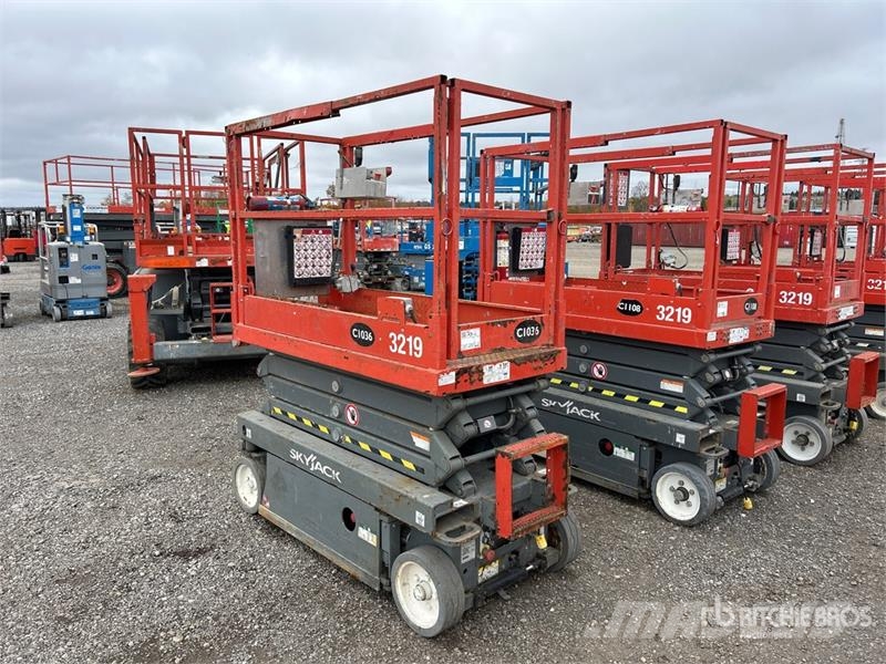 SkyJack SJIII3219 Electric Scissor Lift Šķerveida pacēlāji