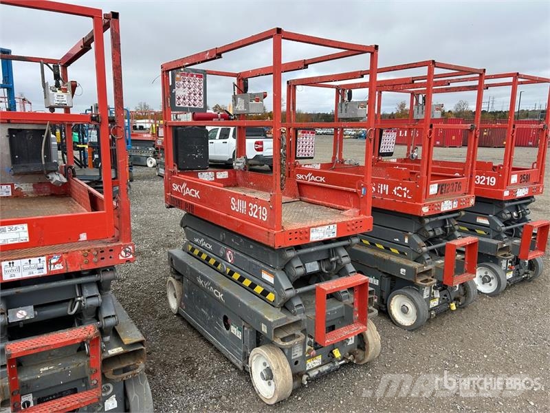 SkyJack SJIII3219 Electric Scissor Lift Šķerveida pacēlāji