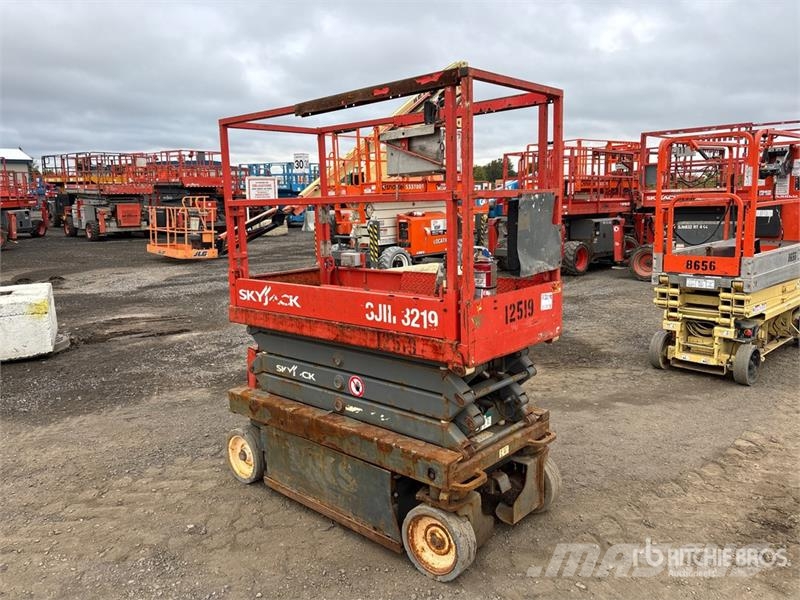 SkyJack SJIII3219 Electric Scissor Lift Šķerveida pacēlāji