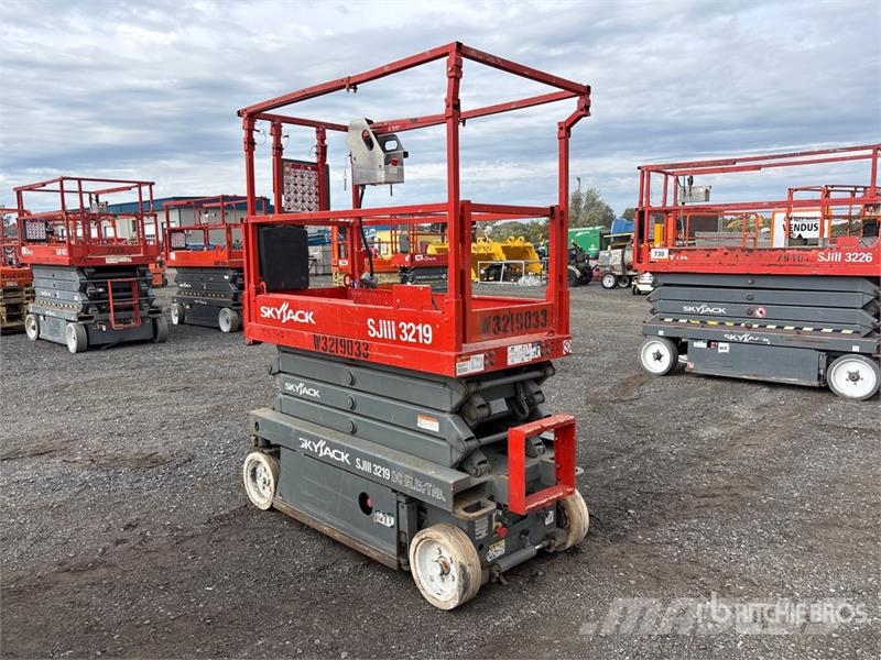 SkyJack SJIII3219 Electric Scissor Lift Šķerveida pacēlāji
