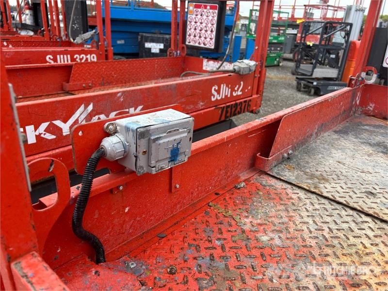 SkyJack SJIII3219 Electric Scissor Lift Šķerveida pacēlāji