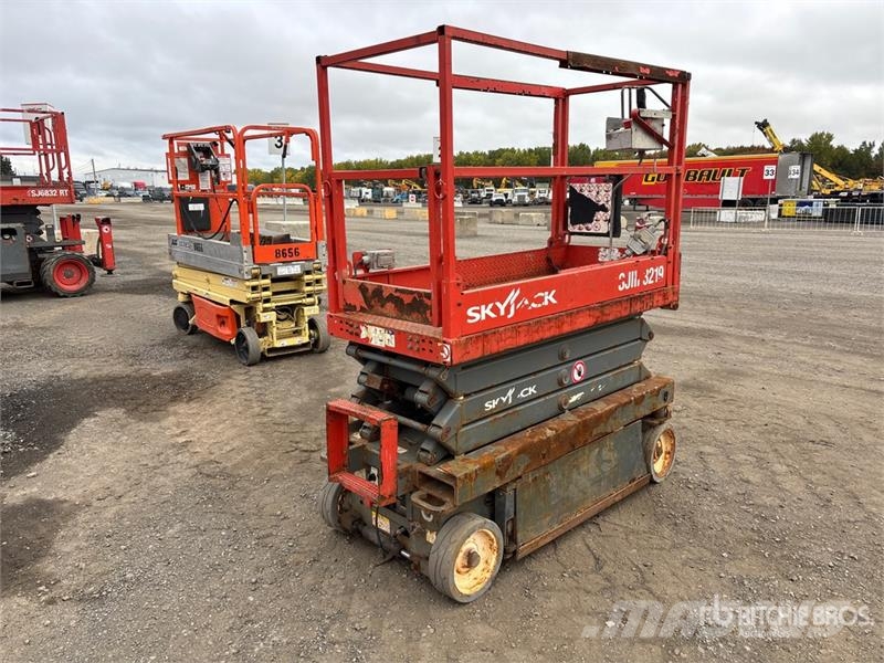 SkyJack SJIII3219 Electric Scissor Lift Šķerveida pacēlāji