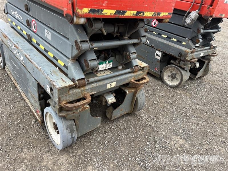 SkyJack SJIII3219 Electric Scissor Lift Šķerveida pacēlāji