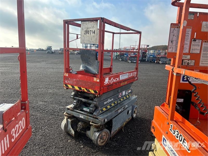 SkyJack SJIII3219 Electric Scissor Lift (Inoperable) رافعات مقصية الشكل