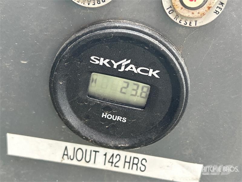 SkyJack SJIII3219 Electric Scissor Lift Šķerveida pacēlāji
