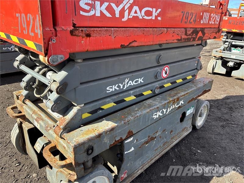 SkyJack SJIII3219 Electric Scissor Lift رافعات مقصية الشكل