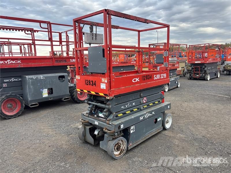 SkyJack SJIII3219 Electric Scissor Lift Šķerveida pacēlāji