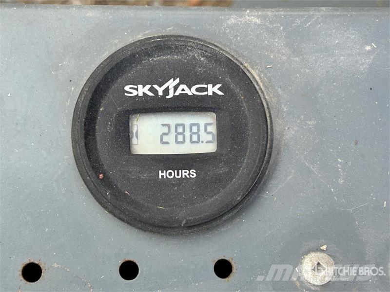 SkyJack SJIII3219 Electric Scissor Lift Šķerveida pacēlāji
