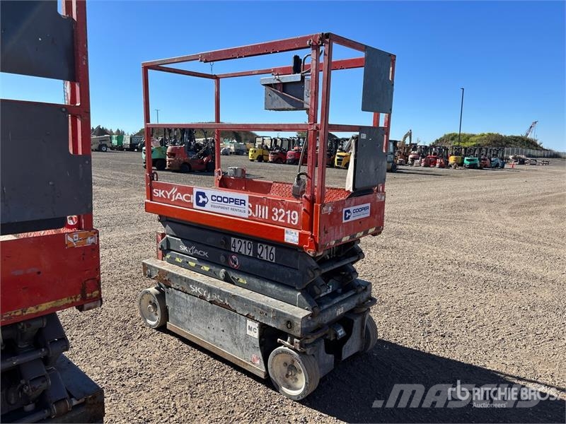 SkyJack SJIII3219 Electric Scissor Lift Šķerveida pacēlāji