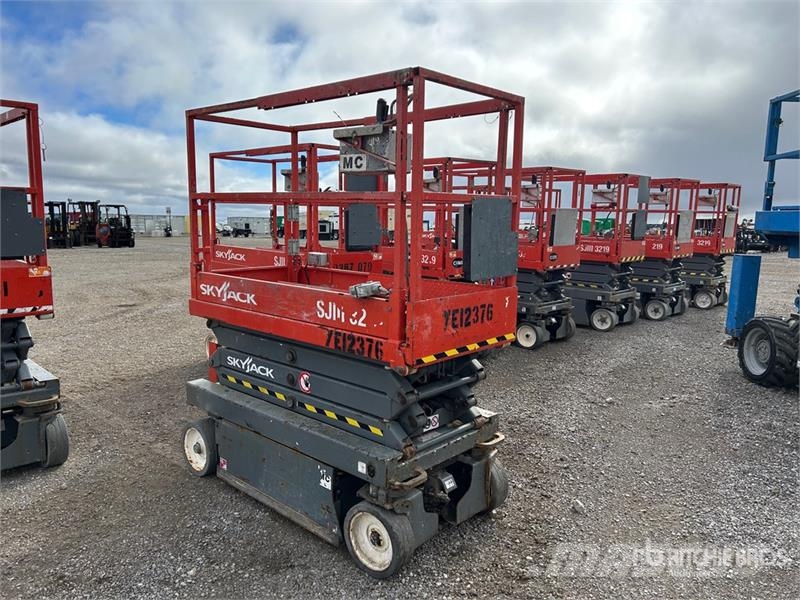 SkyJack SJIII3219 Electric Scissor Lift Šķerveida pacēlāji