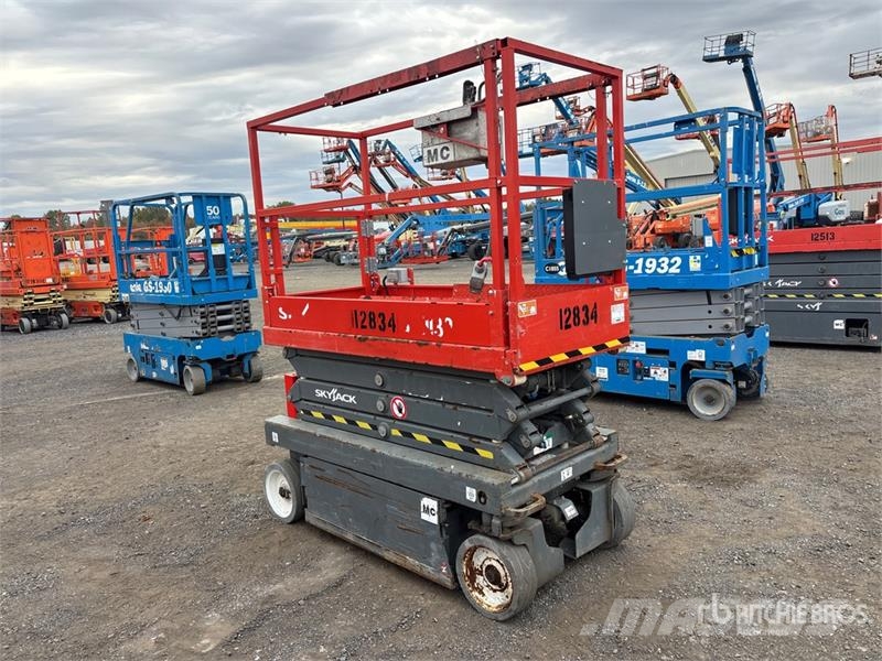 SkyJack SJIII3219 Electric Scissor Lift Šķerveida pacēlāji