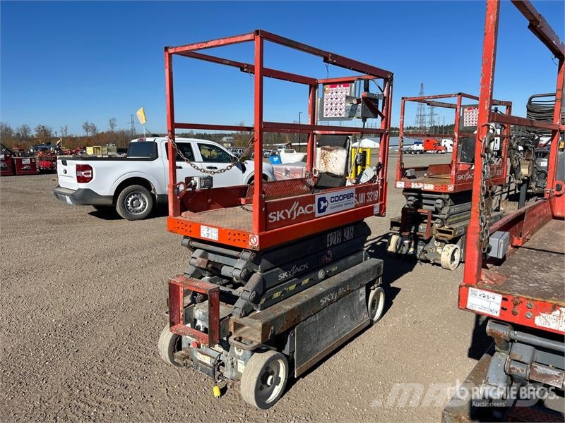 SkyJack SJIII3219 Electric Scissor Lift Šķerveida pacēlāji