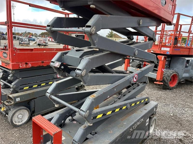 SkyJack SJIII3219 Electric Scissor Lift Šķerveida pacēlāji
