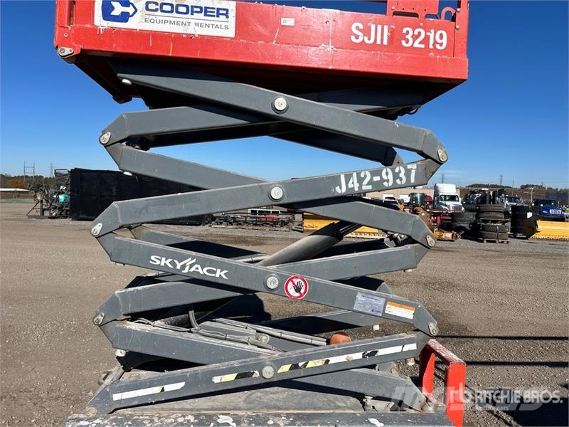 SkyJack SJIII3219 Electric Scissor Lift Šķerveida pacēlāji