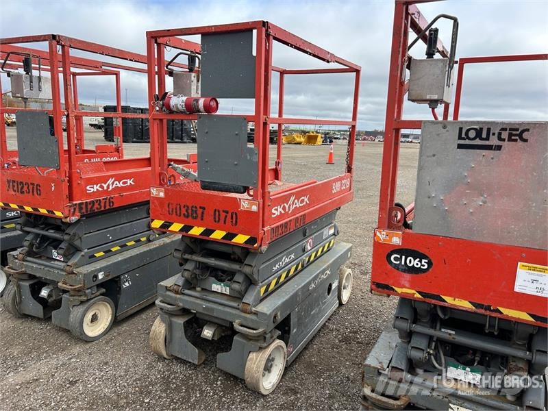 SkyJack SJIII3219 Electric Scissor Lift Šķerveida pacēlāji