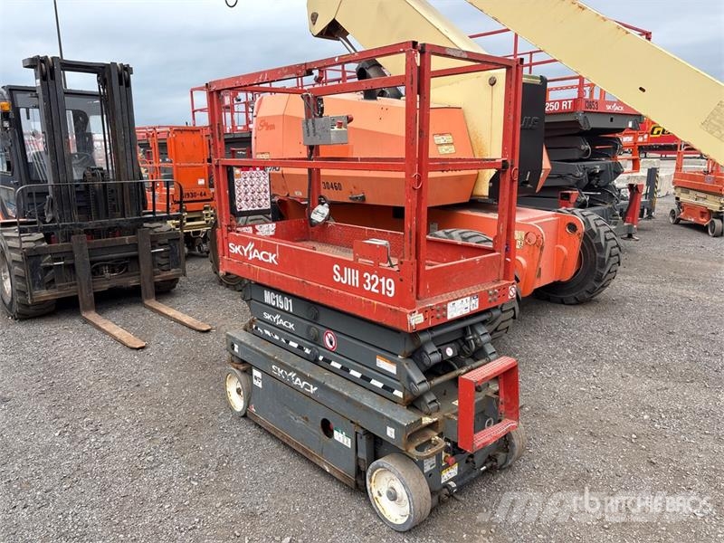 SkyJack SJIII3219 Electric Scissor Lift Šķerveida pacēlāji