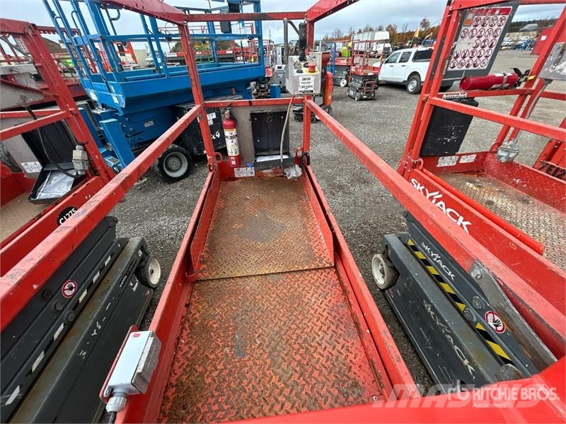 SkyJack SJIII3219 Electric Scissor Lift Šķerveida pacēlāji
