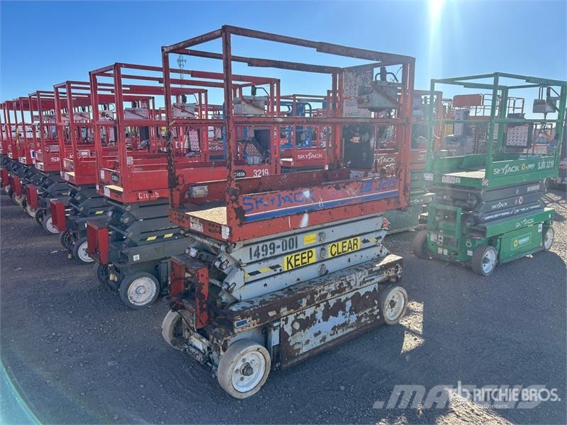 SkyJack SJIII3219 Electric Scissor Lift Šķerveida pacēlāji