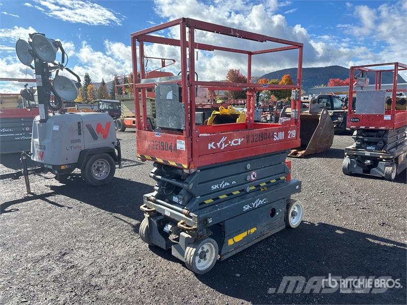 SkyJack SJIII3219 Electric Scissor Lift Šķerveida pacēlāji