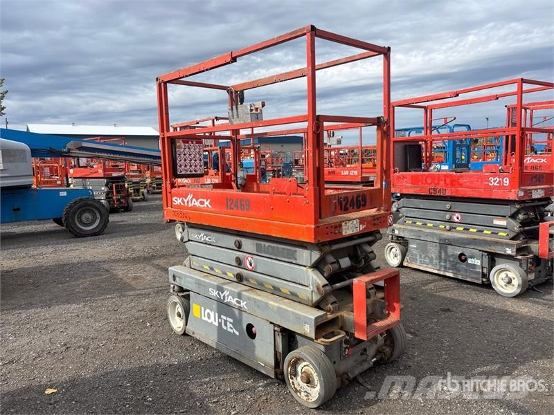 SkyJack SJIII3219 Electric Scissor Lift Šķerveida pacēlāji