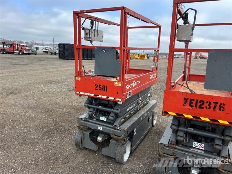 SkyJack SJIII3219 Electric Scissor Lift Šķerveida pacēlāji